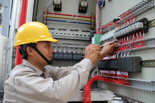 Tìm nhà thầu phụ – Đội thi công hệ thống điện nhẹ: Năm 2023